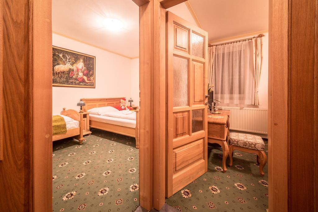 Hotel Diana Stráža Bagian luar foto