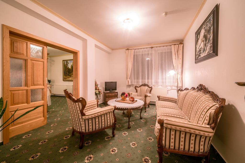 Hotel Diana Stráža Bagian luar foto